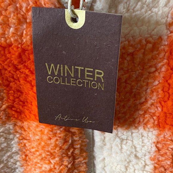 Active USA’s Winter Collection Orange and Cream Plaid Sherpa Jacket NWT - Picture 3 of 12